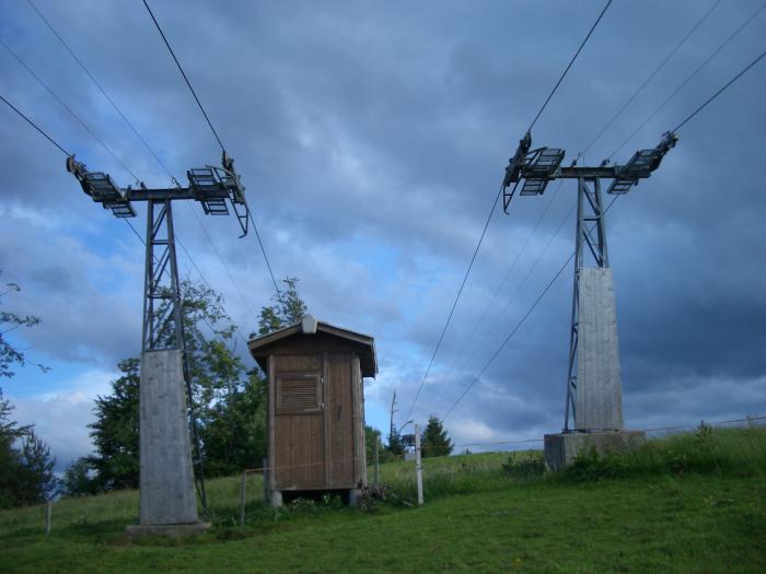 cabine de surveillance de la station amont, pylône